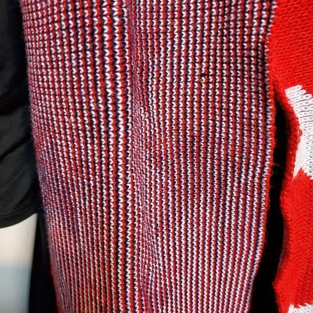 Knitmakers red white